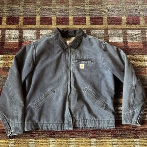 Vintage Carhartt (‘00s) jacket. Very good condition. Faded black. M or L